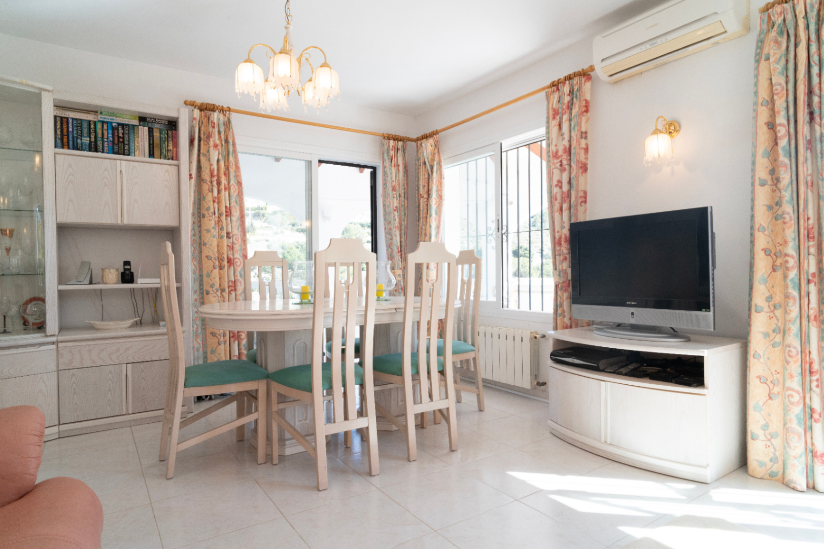 Villa mediterránea en venta en el Portet con vistas al mar