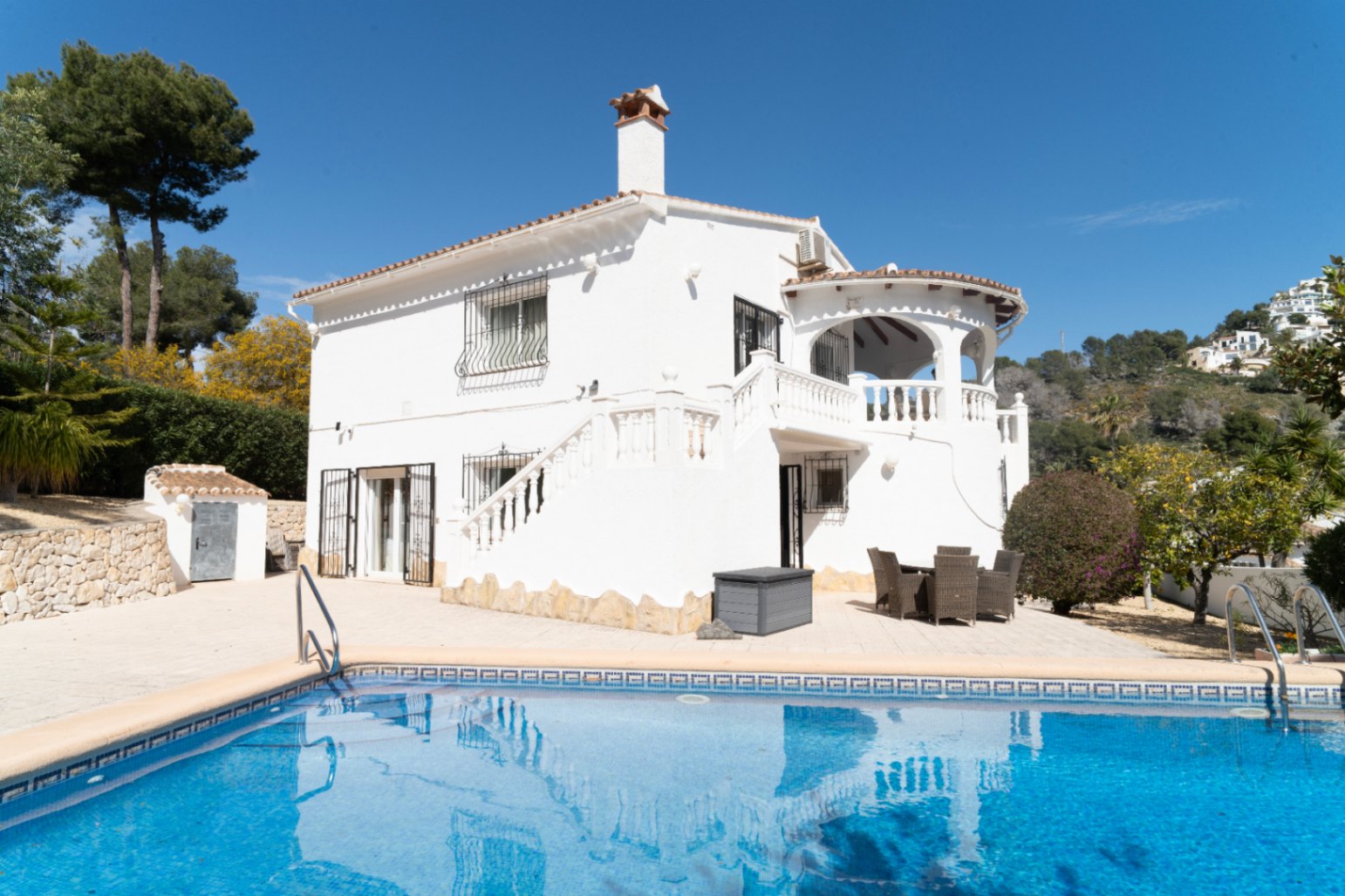 Villa mediterránea en venta en el Portet con vistas al mar