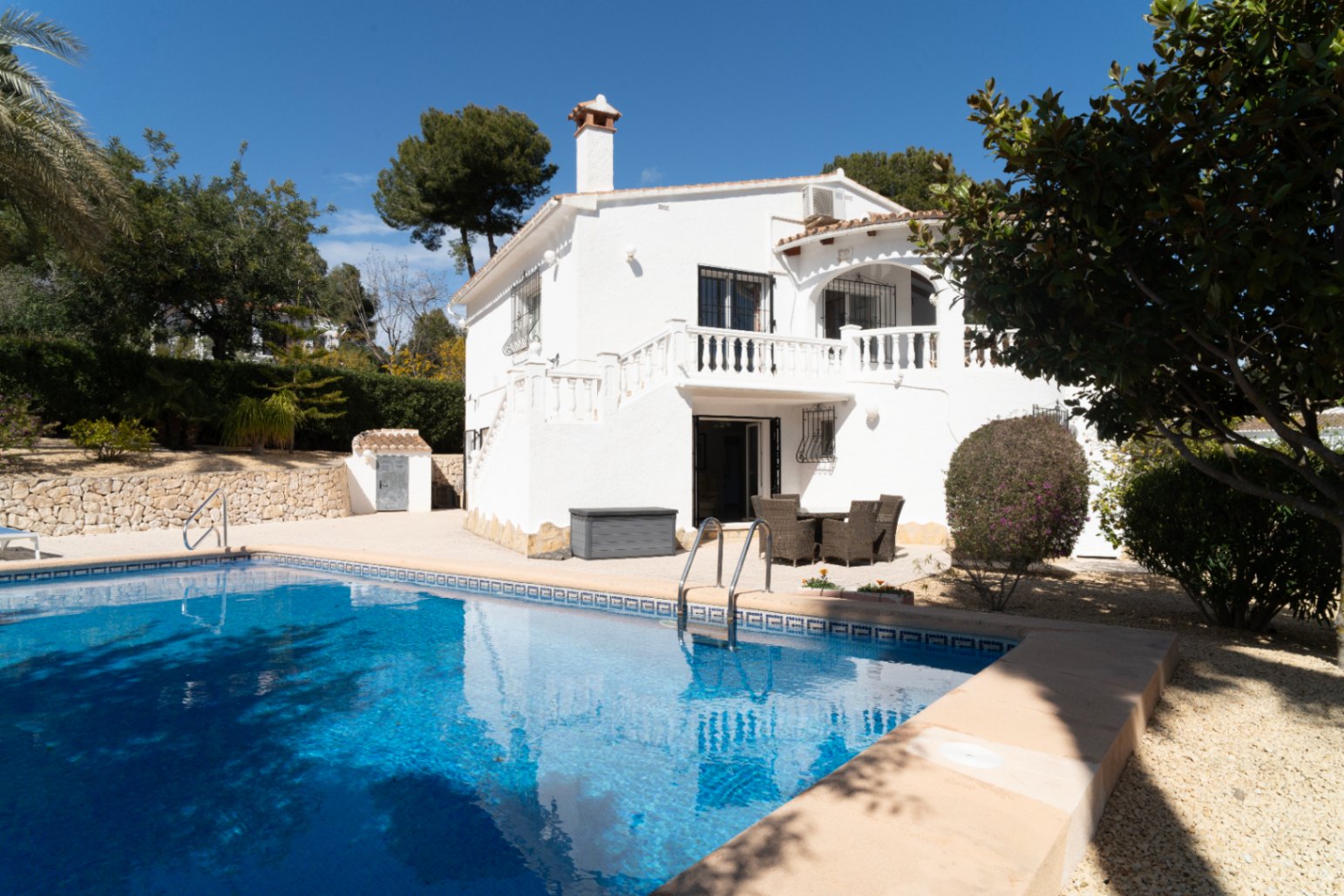 Villa mediterránea en venta en el Portet con vistas al mar