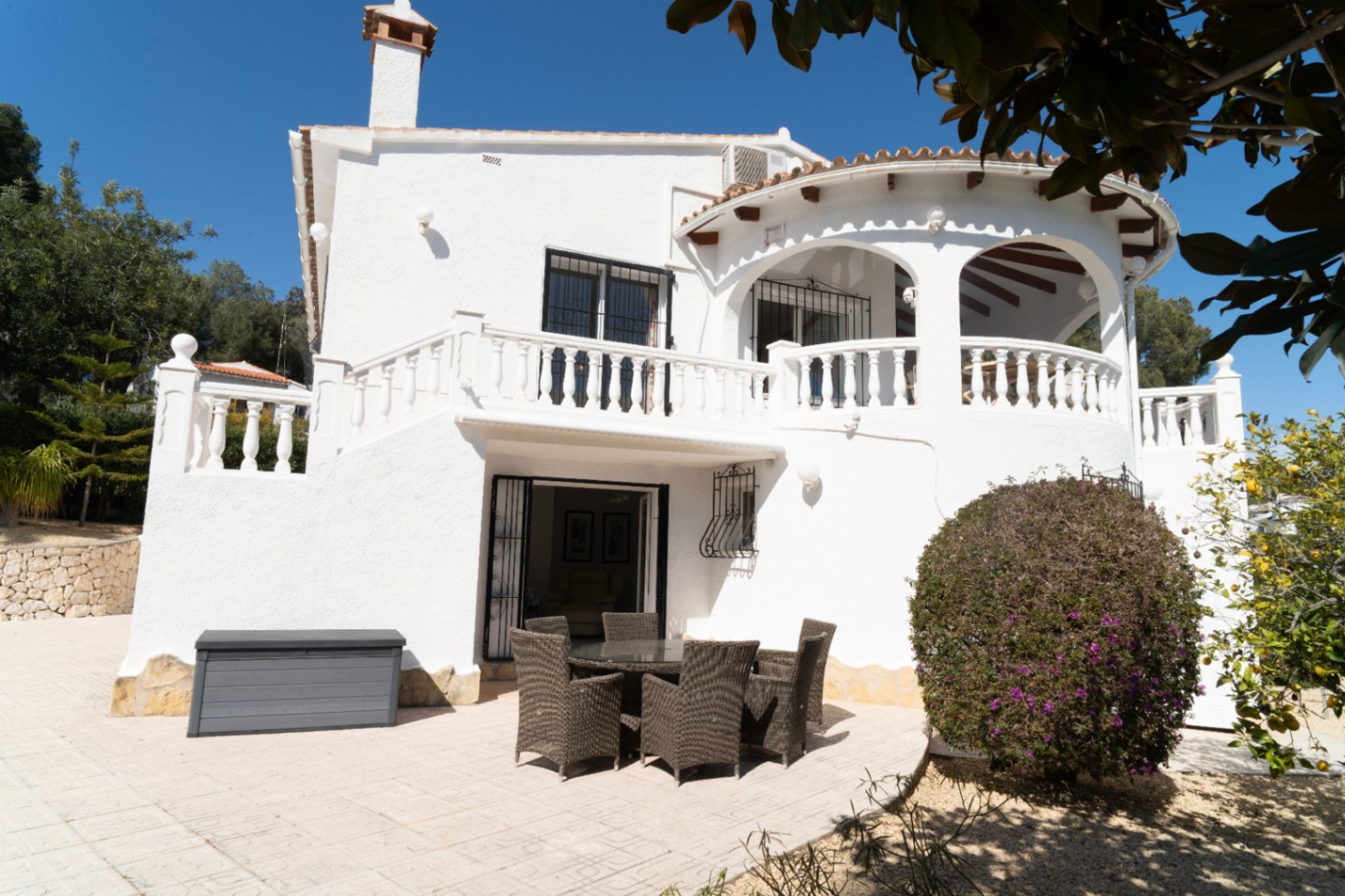 Villa mediterránea en venta en el Portet con vistas al mar