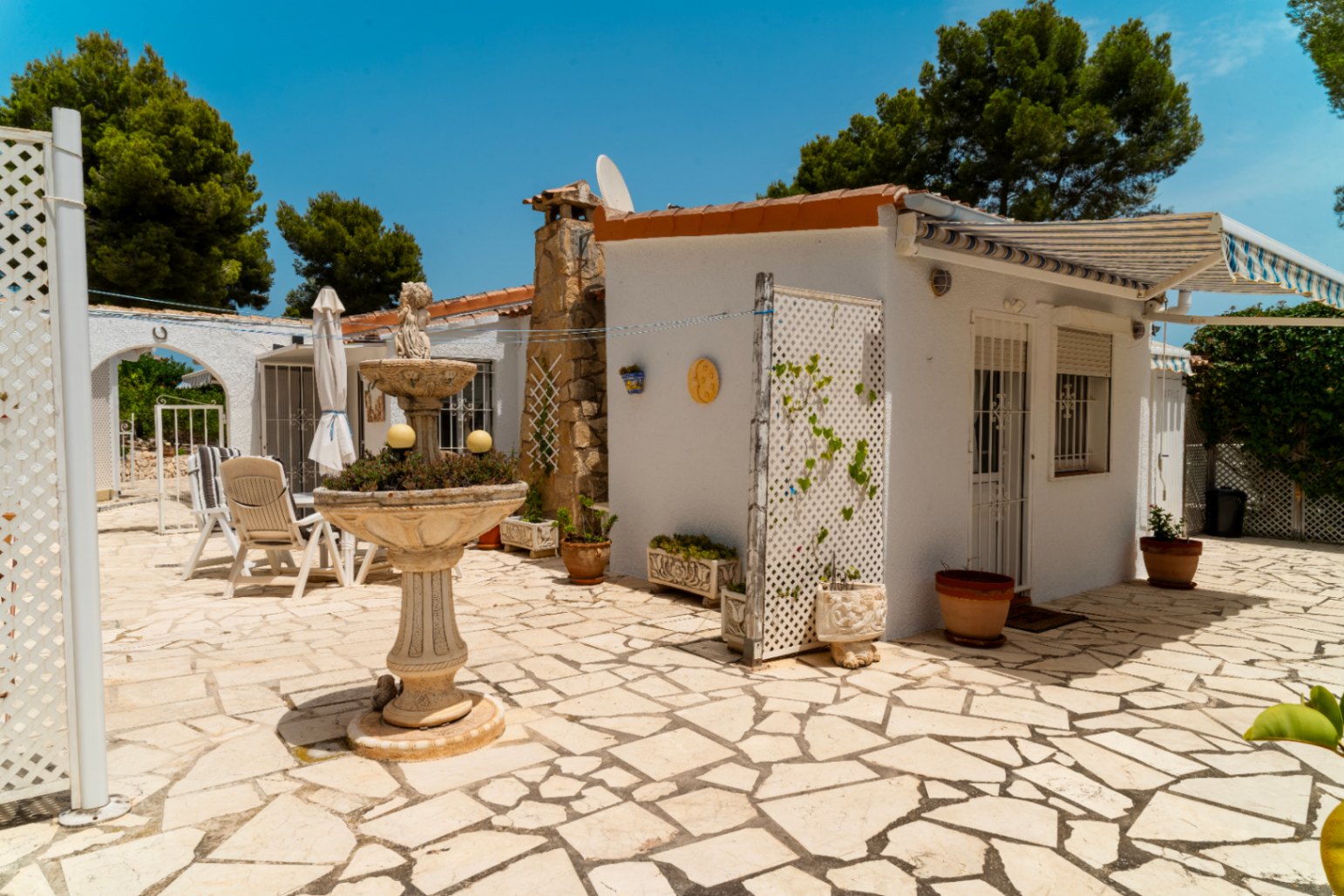 Chalet zu verkaufen in Moraira, La Sabatera: 2 Schlafzimmer, Pool.