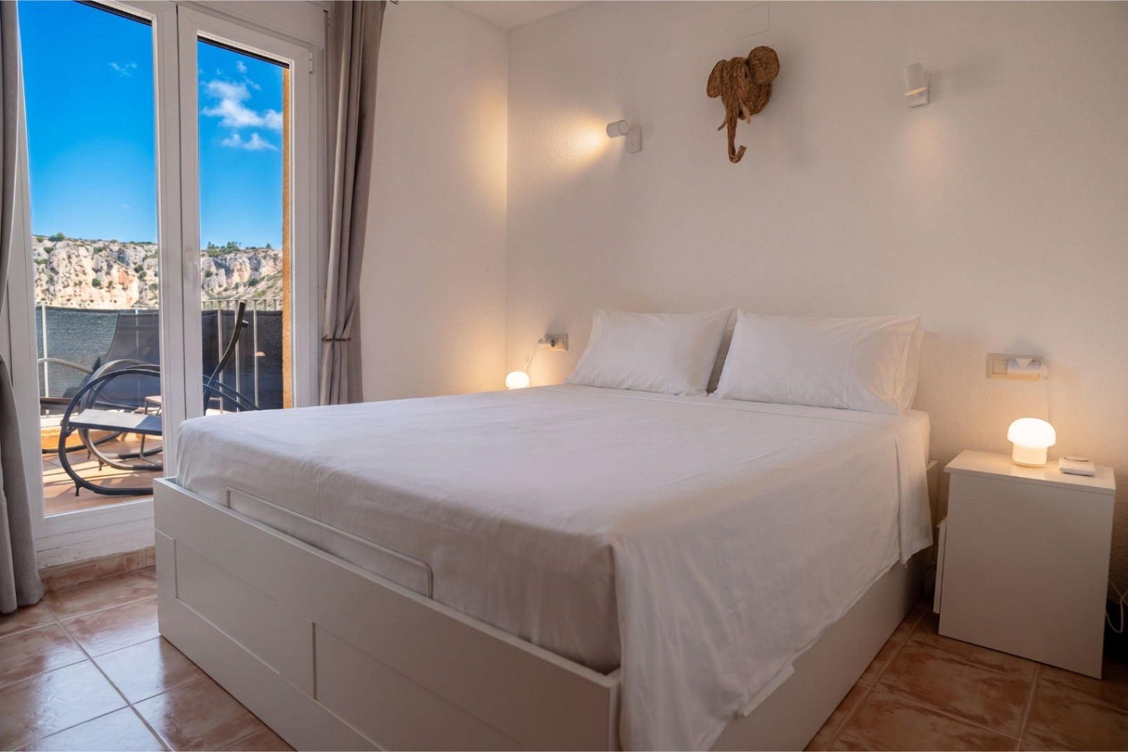 Luminoso apartamento de 2 dormitorios y 2 baños con piscina y a 15 minutos a pie de la playa Cumbre del Sol