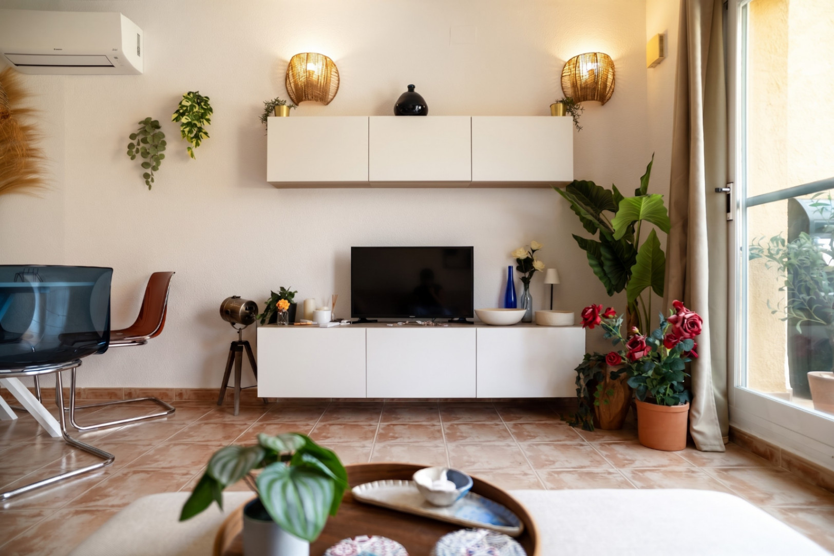 Luminoso apartamento de 2 dormitorios y 2 baños con piscina y a 15 minutos a pie de la playa Cumbre del Sol