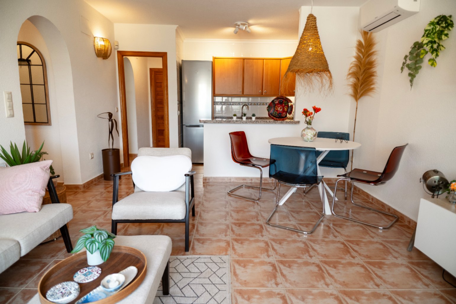 Luminoso apartamento de 2 dormitorios y 2 baños con piscina y a 15 minutos a pie de la playa Cumbre del Sol