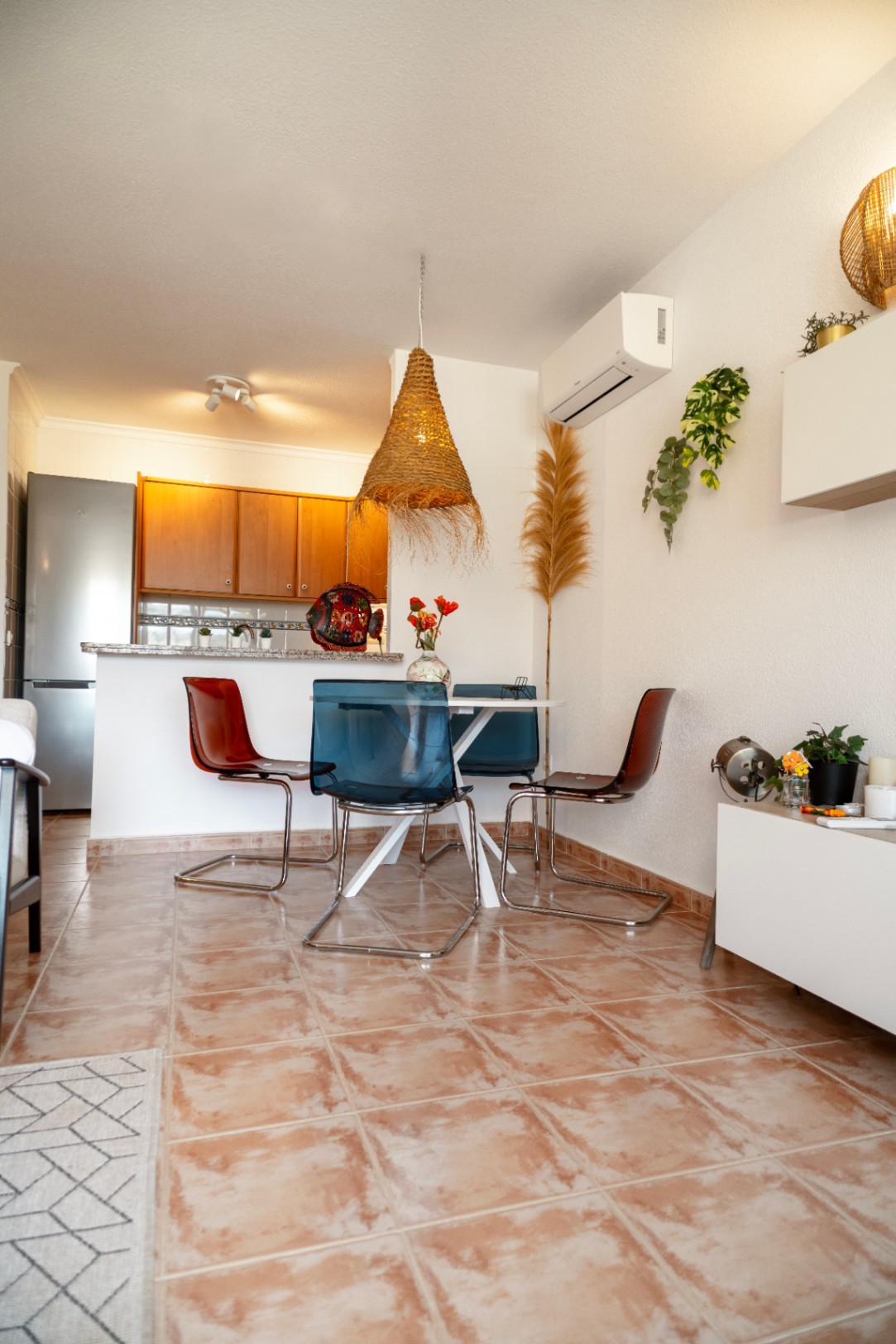 Luminoso apartamento de 2 dormitorios y 2 baños con piscina y a 15 minutos a pie de la playa Cumbre del Sol