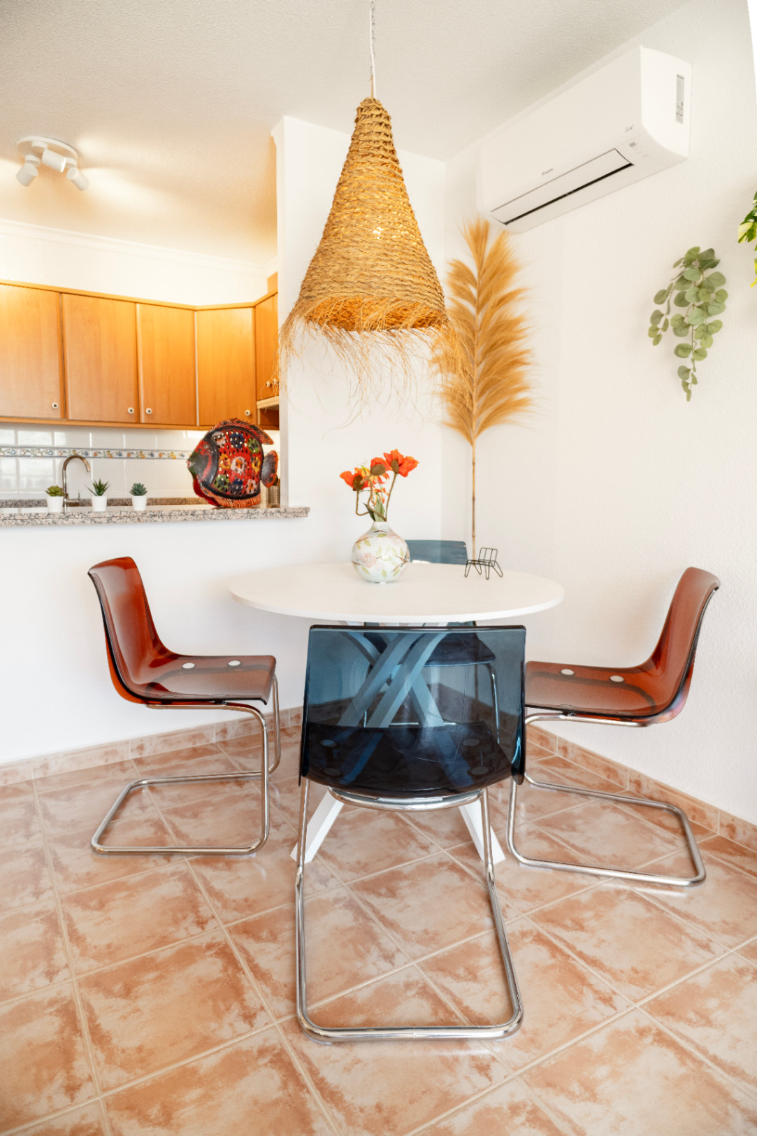 Luminoso apartamento de 2 dormitorios y 2 baños con piscina y a 15 minutos a pie de la playa Cumbre del Sol