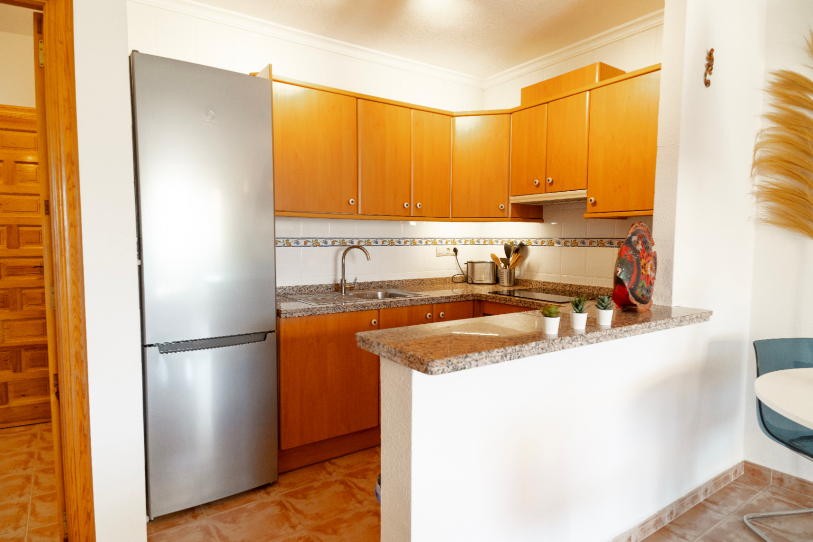 Luminoso apartamento de 2 dormitorios y 2 baños con piscina y a 15 minutos a pie de la playa Cumbre del Sol
