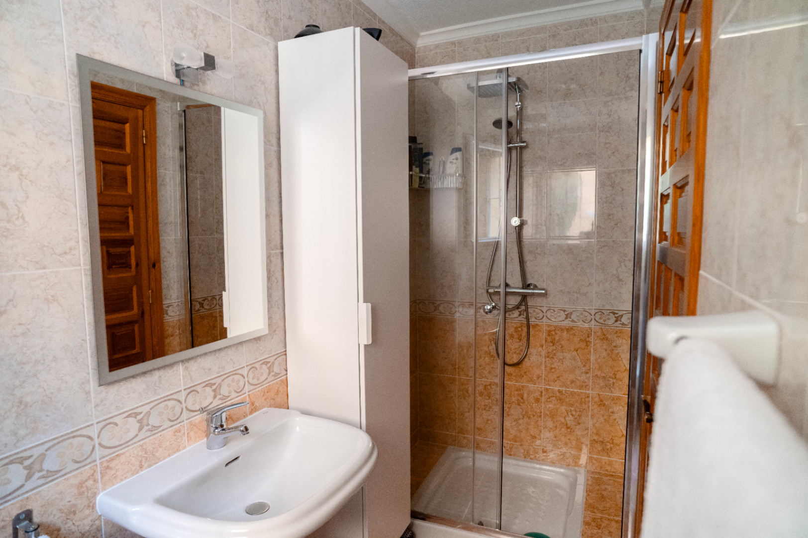 Luminoso apartamento de 2 dormitorios y 2 baños con piscina y a 15 minutos a pie de la playa Cumbre del Sol