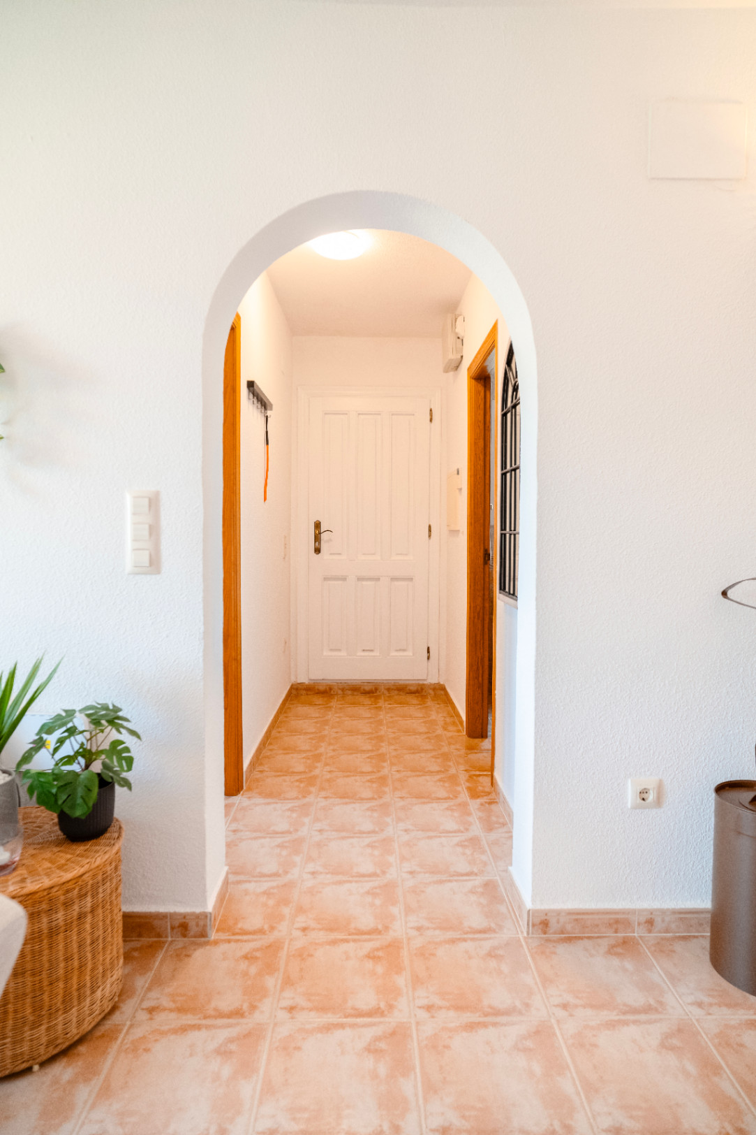 Luminoso apartamento de 2 dormitorios y 2 baños con piscina y a 15 minutos a pie de la playa Cumbre del Sol