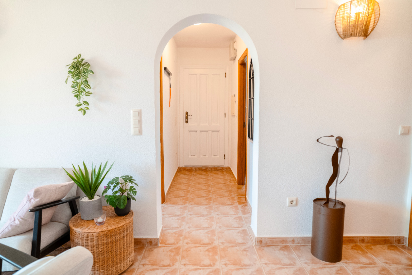 Luminoso apartamento de 2 dormitorios y 2 baños con piscina y a 15 minutos a pie de la playa Cumbre del Sol