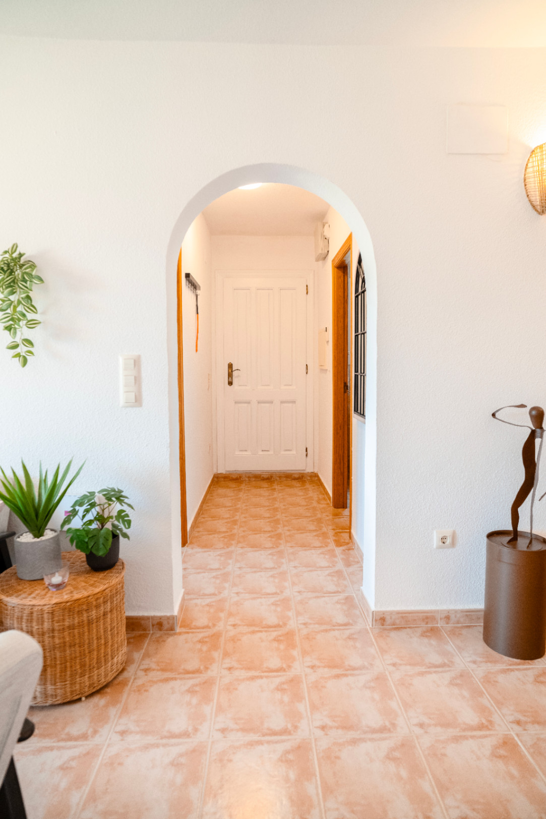 Luminoso apartamento de 2 dormitorios y 2 baños con piscina y a 15 minutos a pie de la playa Cumbre del Sol