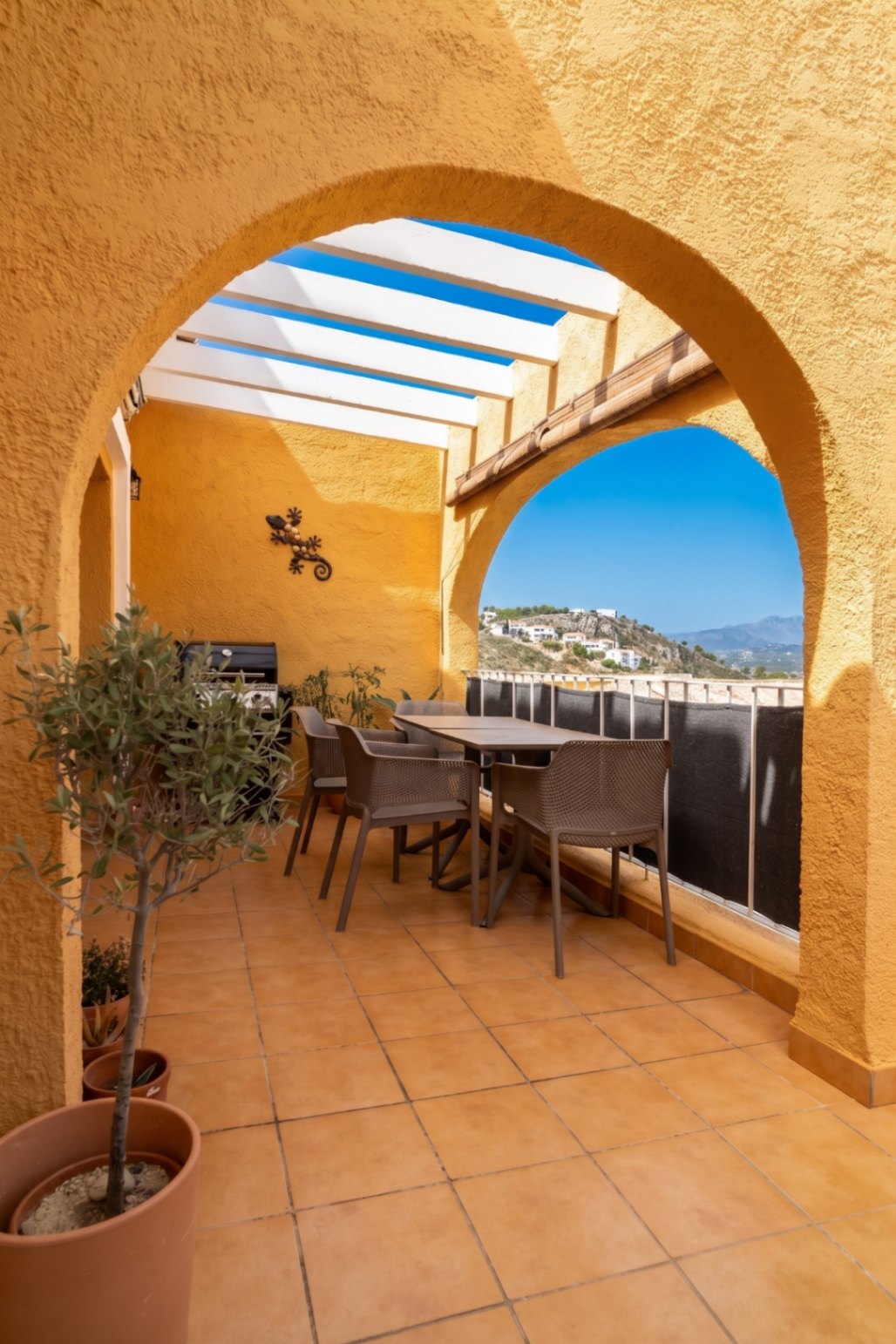 Luminoso apartamento de 2 dormitorios y 2 baños con piscina y a 15 minutos a pie de la playa Cumbre del Sol