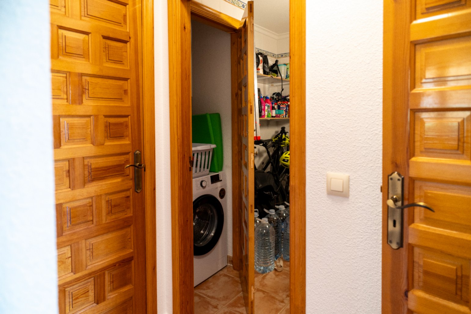 Luminoso apartamento de 2 dormitorios y 2 baños con piscina y a 15 minutos a pie de la playa Cumbre del Sol