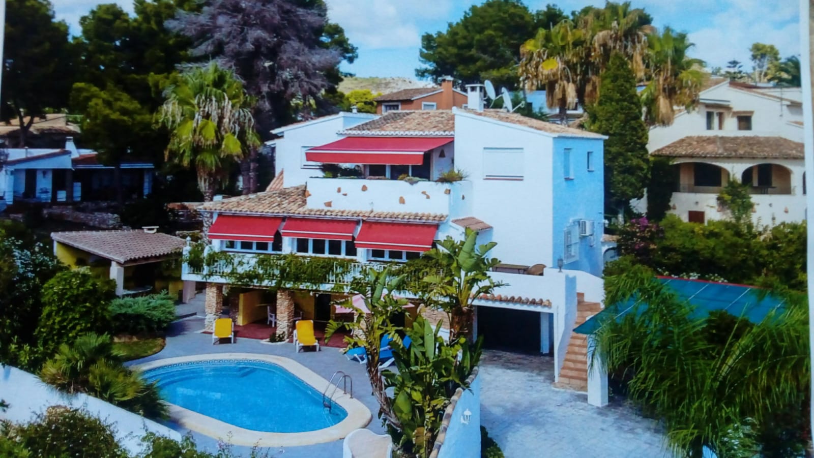 Gerenoveerde villa met zeezicht te koop in Moraira