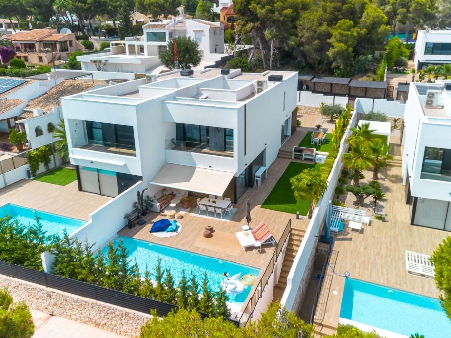 Luxurious semi-detached villa for sale in Moraira